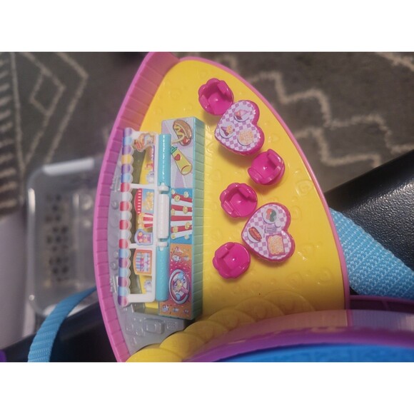 2019 Polly Pocket 2-in-1 Theme Park Crossbody Playset with 4 Dolls/Cars - Picture 8 of 16
